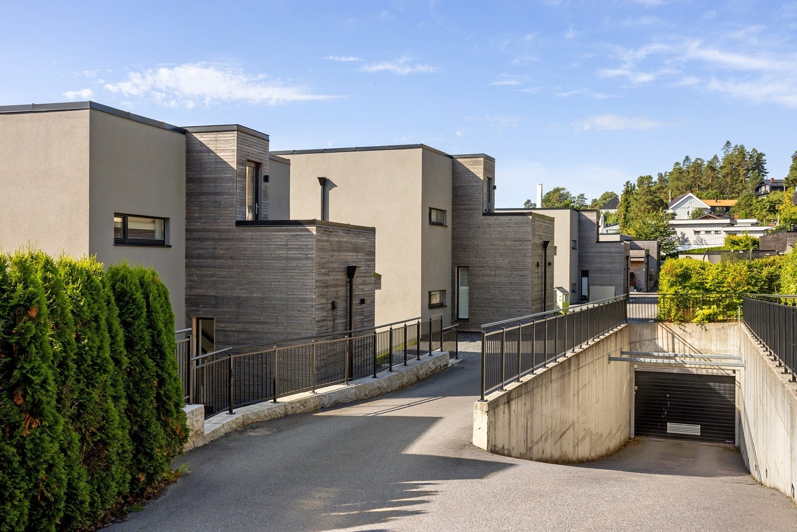 Varmekabler i nedkjøringen til underjordisk garasjeanlegg. Galleribilde