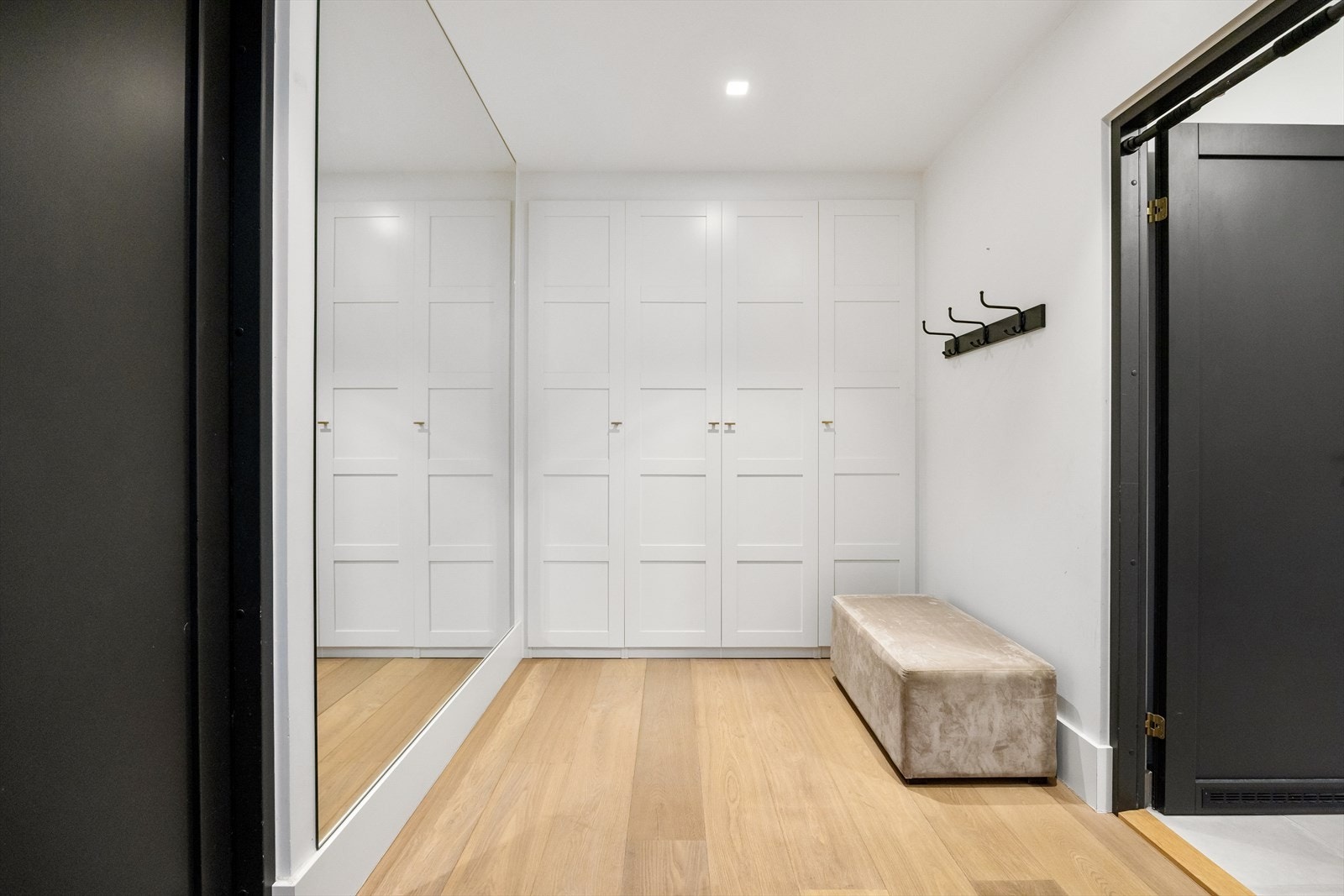 Gang med god lagrinsplass. Galleribilde