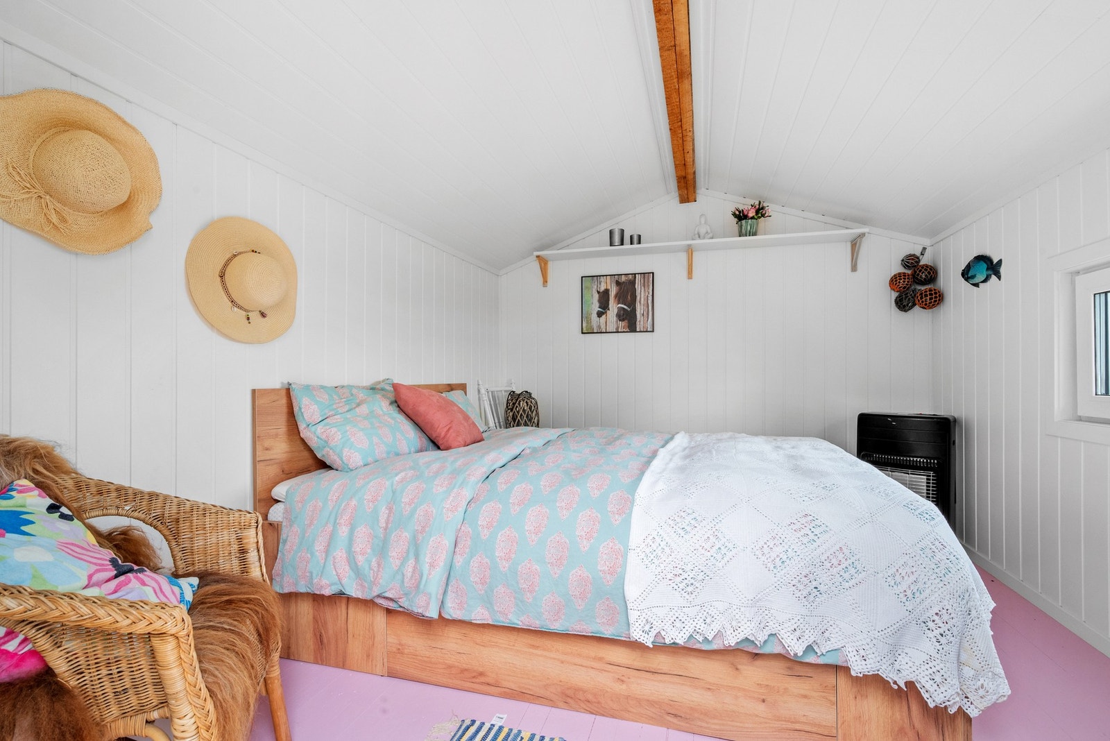 Annekset benyttes i dag som soverom, et fint, lite gjestehus i feriene. Galleribilde