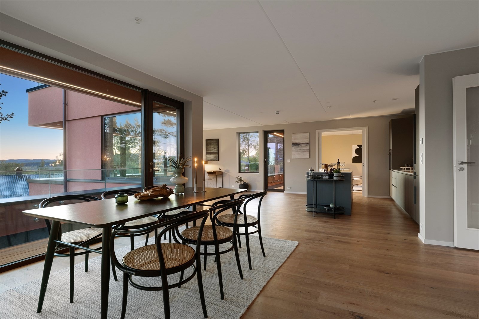 Velkommen til Nils Collett Vogts vei 18! - Presentert av Stian Pøhner og Siril Sloreby Galleribilde