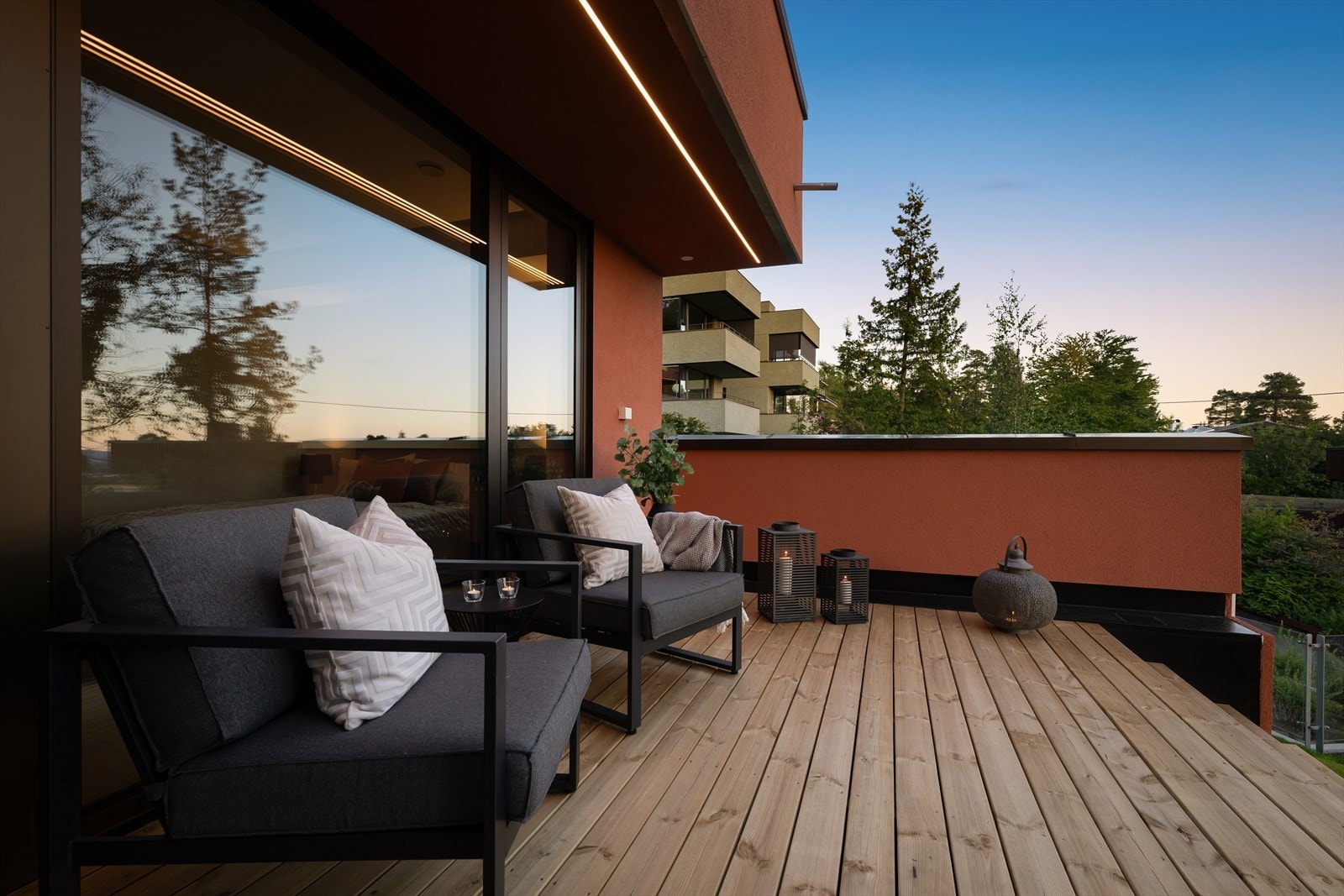 Ytterveggene er utført i tre bindingsverk med en pusset murfasade Galleribilde