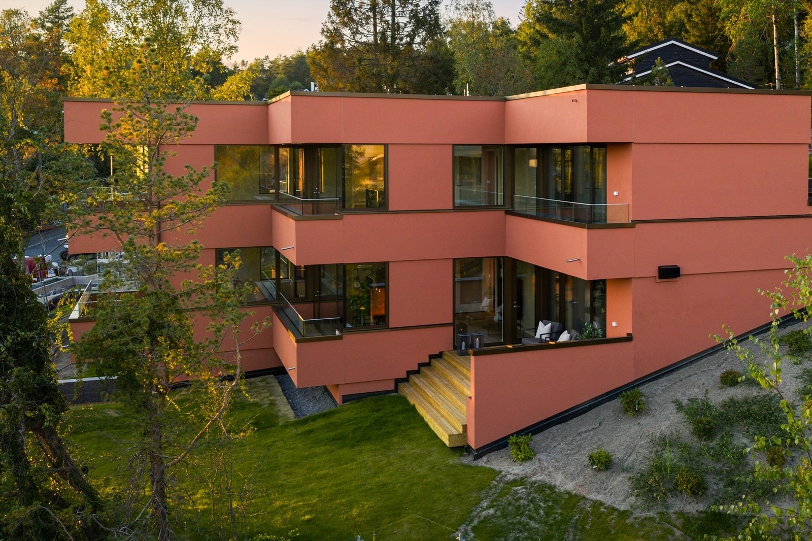 Området byr på variert natur med både gran-, furu- og bjørkeskog, og passer for både korte hverdagslige turer og lengre utflukter i helgene Galleribilde