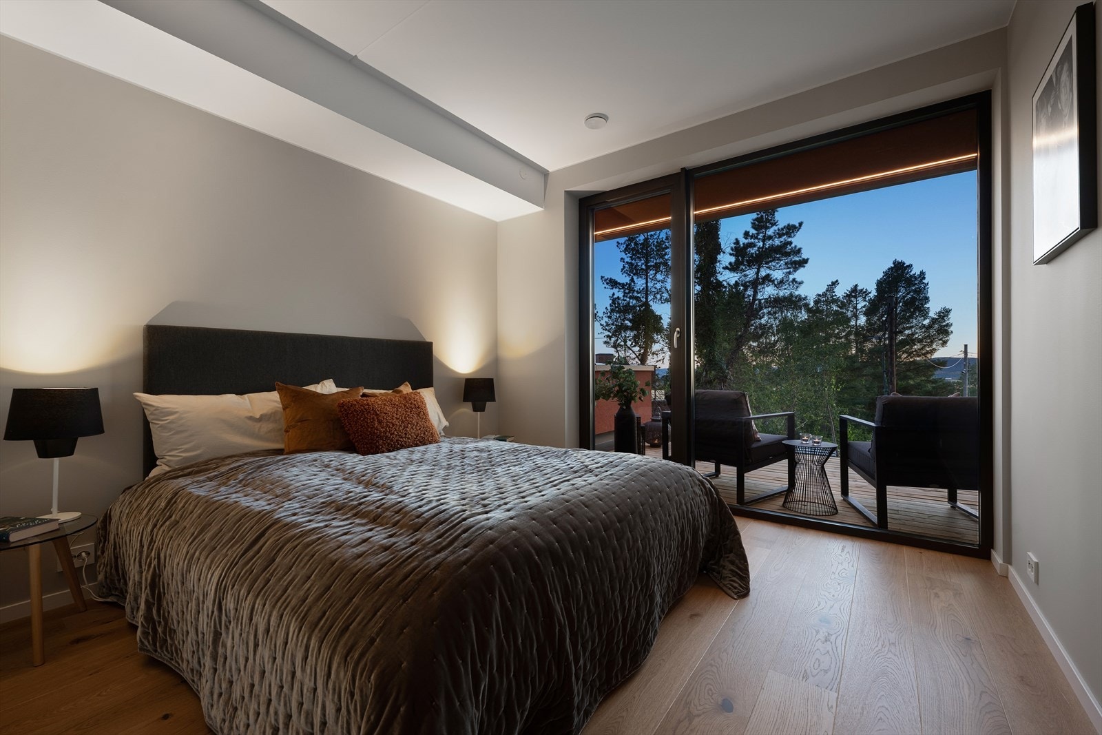 Boligen har totalt tre soverom - samtlige av god størrelse Galleribilde