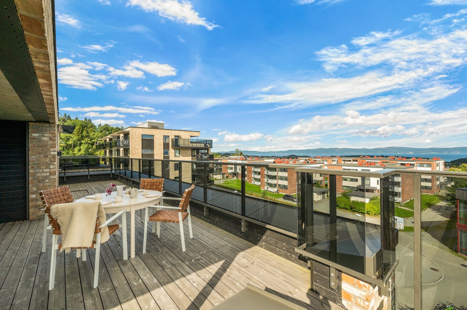 En nydelig topp og endeleilighet fra 2021 med panoramautsikt. Galleribilde