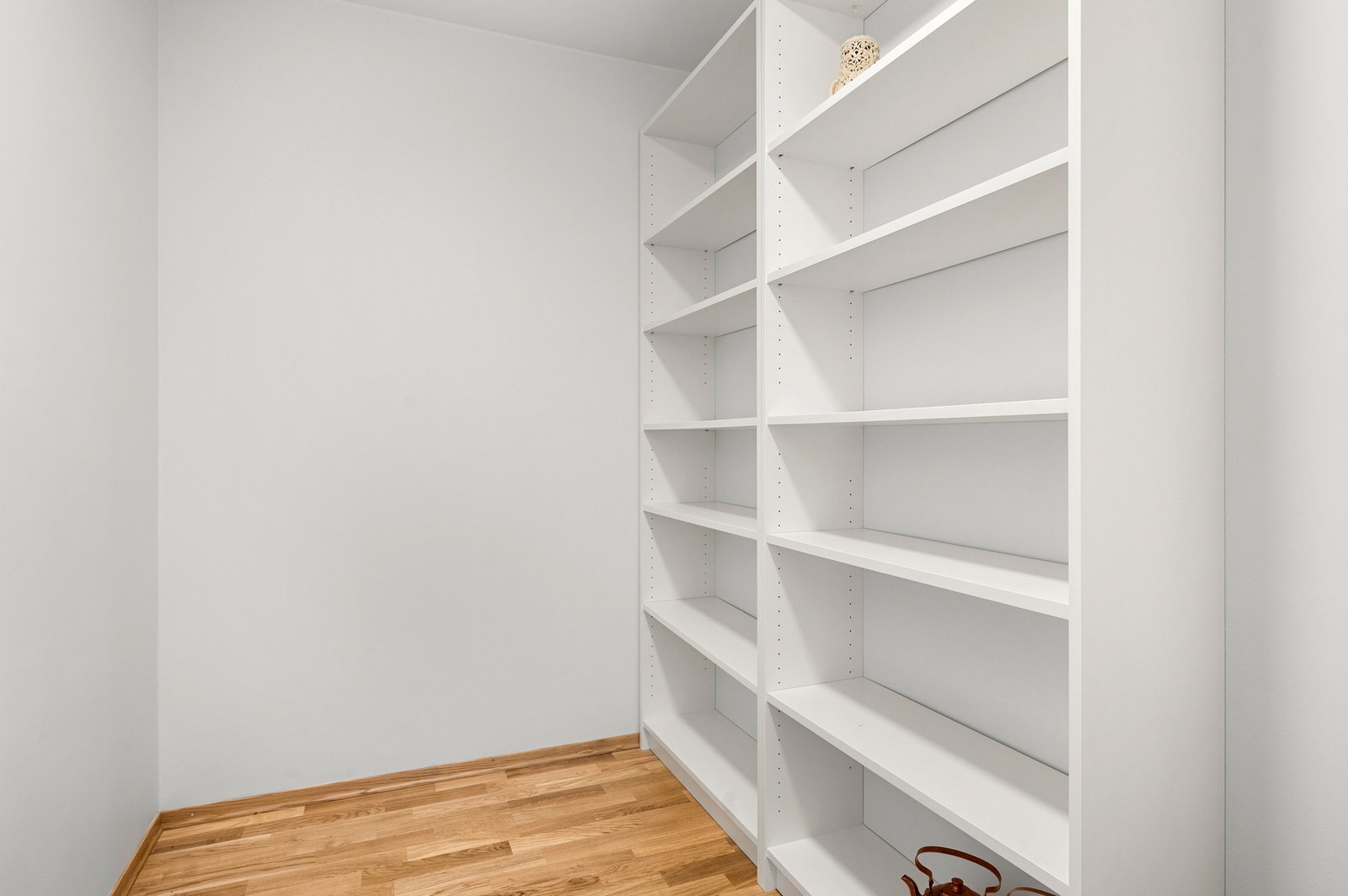 Med adkomst fra soverommet er det også en innvendig bod på 3,5 kvm. Dette kan fort bli en walk-in garderobe. Galleribilde