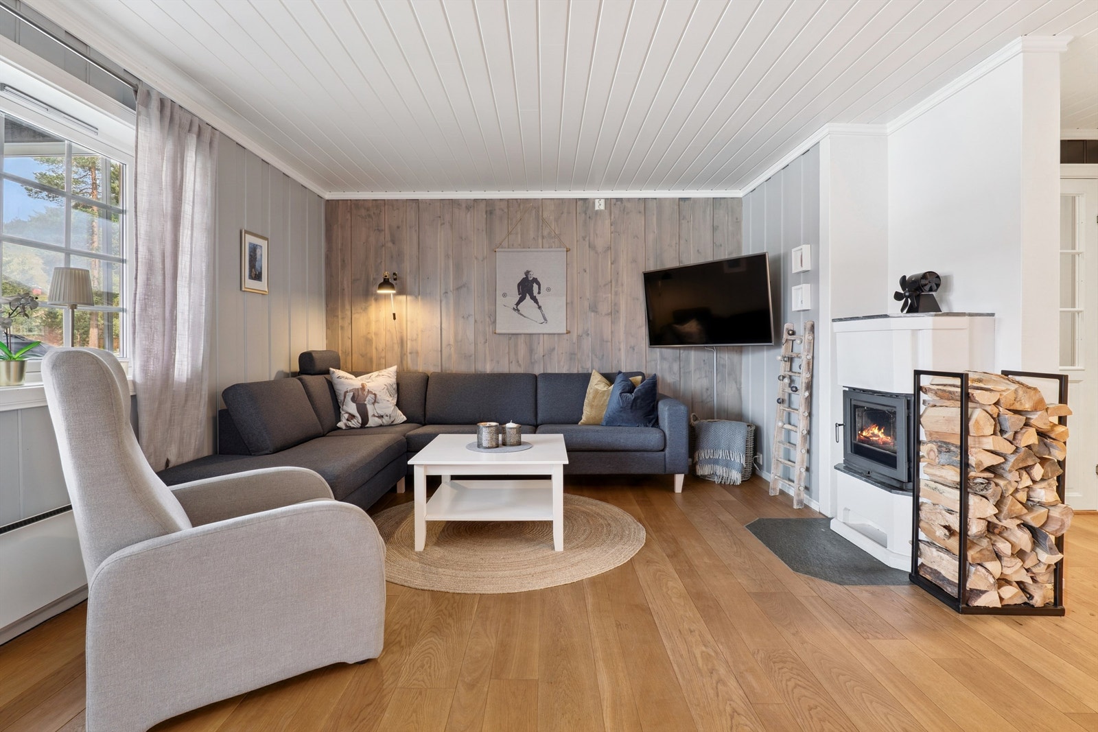 Det er god plass til sofagruppe og annet møblement. Galleribilde