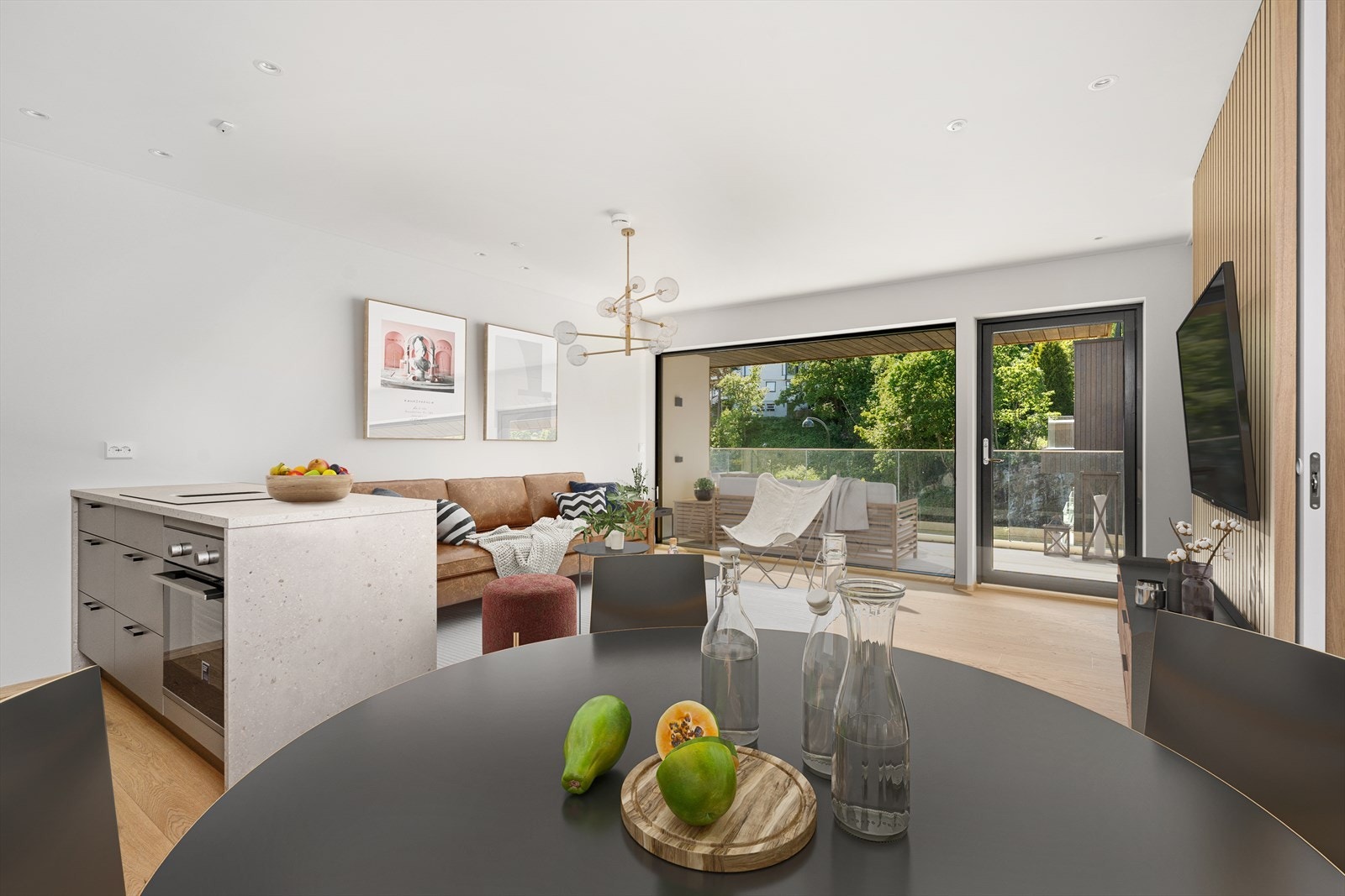 Fin plass til både spisebord og sofagruppe Galleribilde