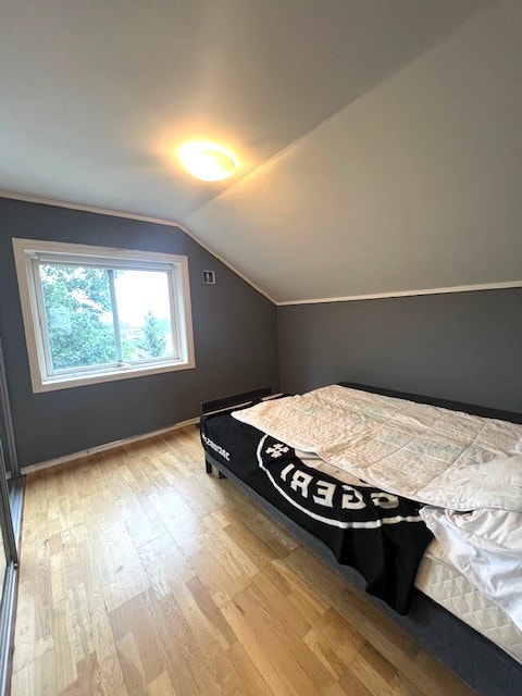 Soverom 2 med garderobeskap. Galleribilde