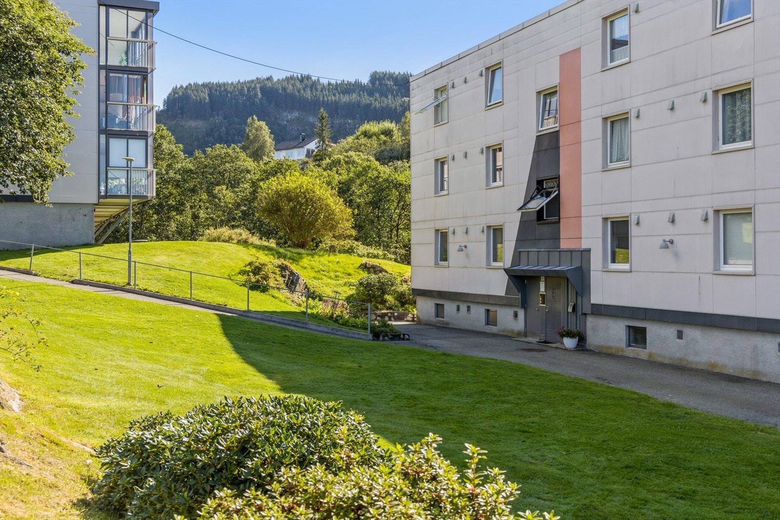 Inngangsparti. Galleribilde