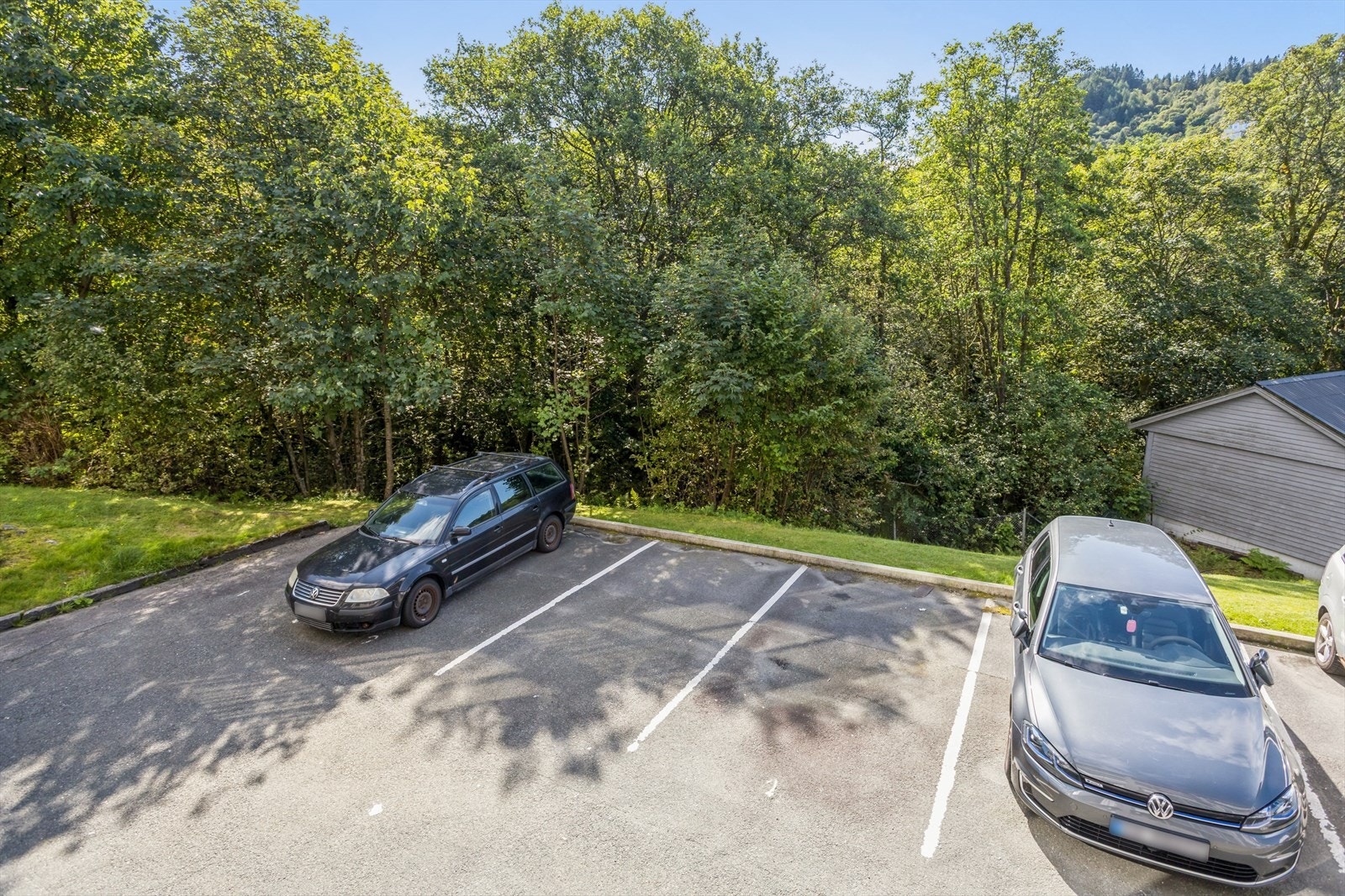Man kan søke om parkeringsplass på borettslagets tomt. Galleribilde