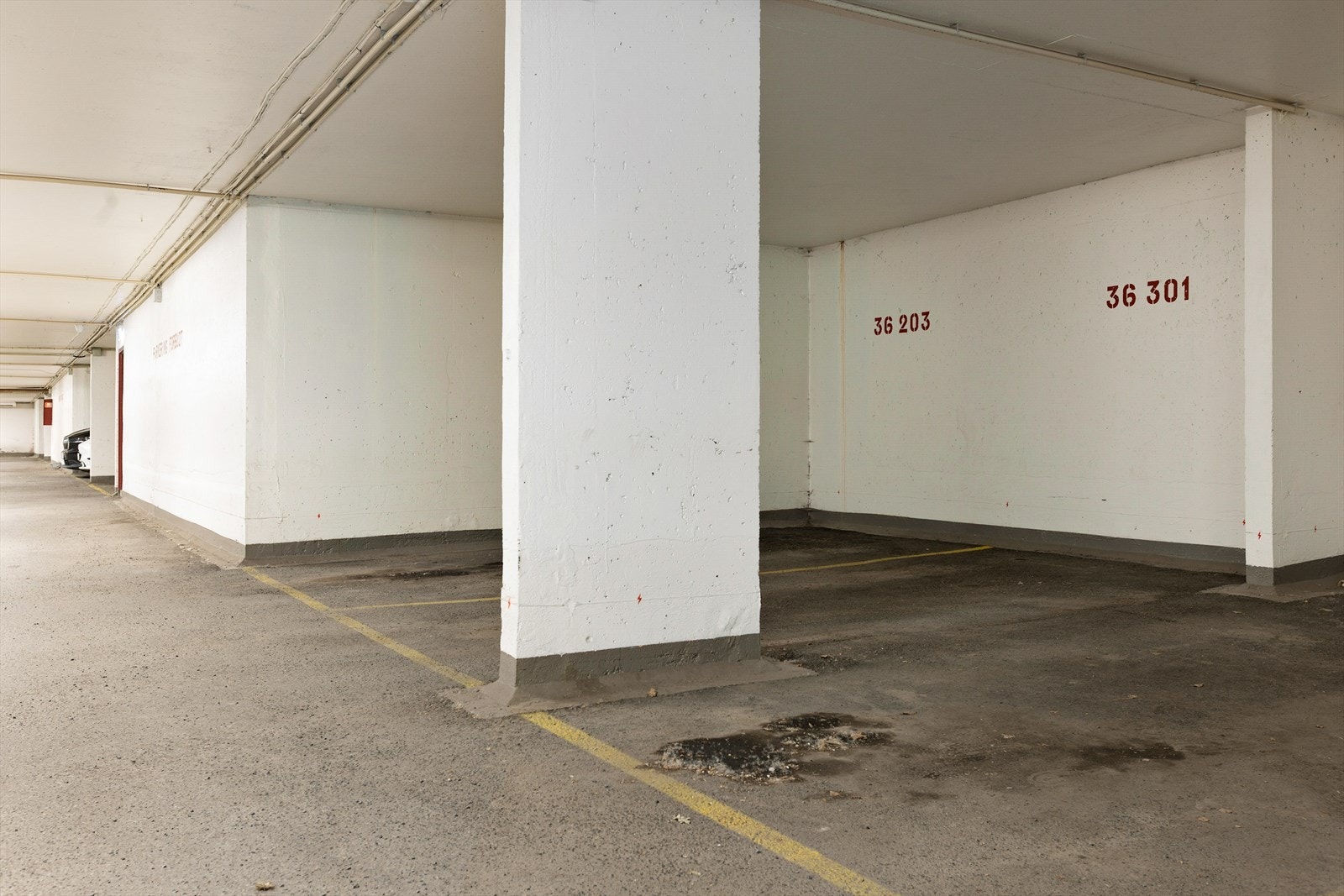 Leiligheten disponerer en fast plass i felles, skjermet garasjeanlegg. Galleribilde