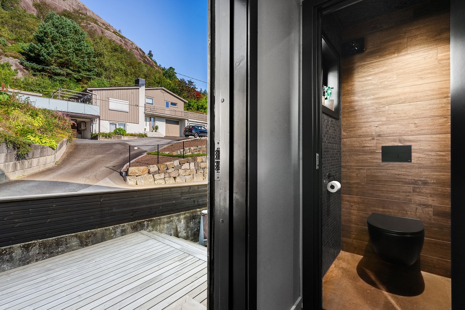 Inngangsparti og toalettrom. Galleribilde