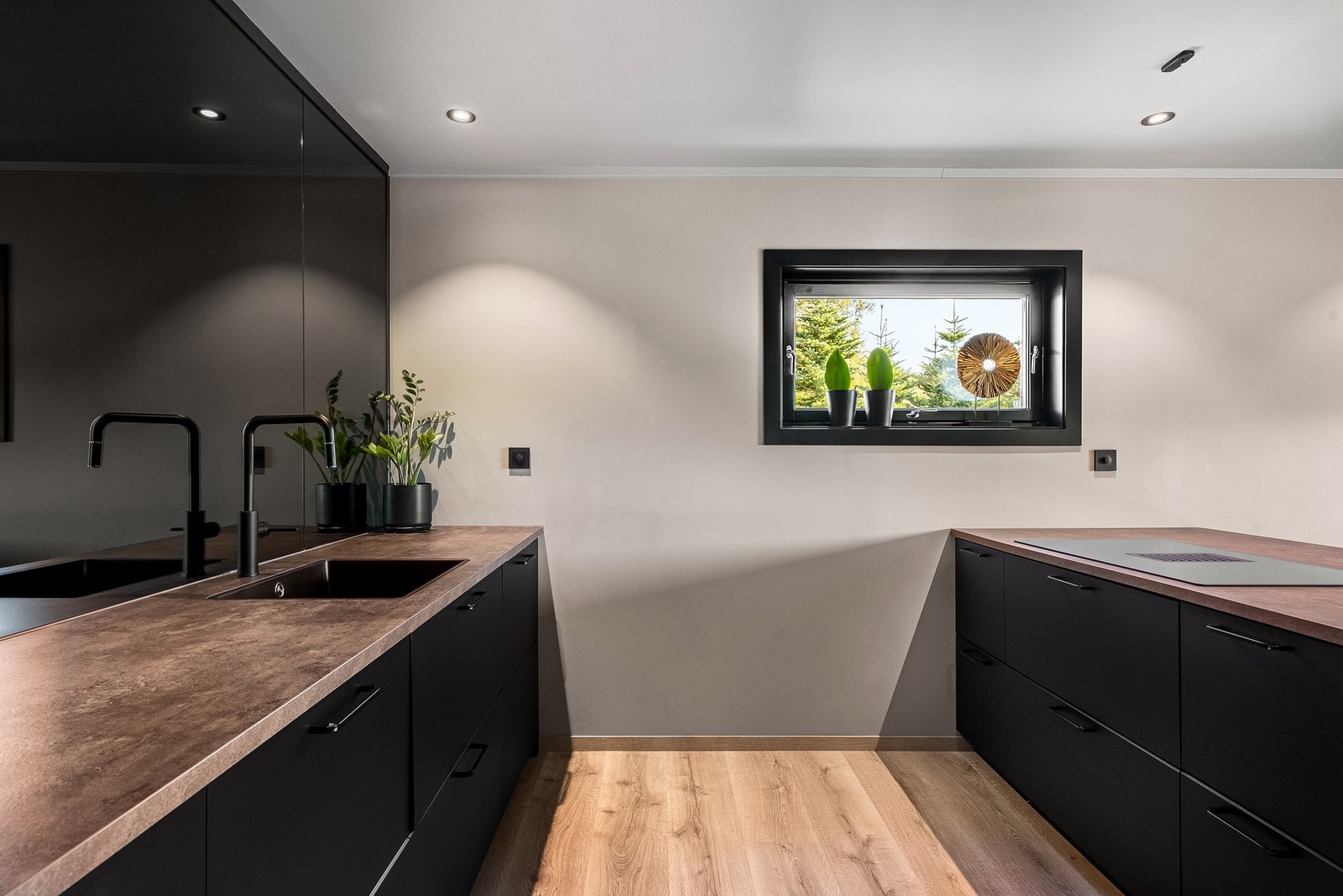 Kjøkkenets størrelse tillater at flere kan kokkelere samtidig. Galleribilde