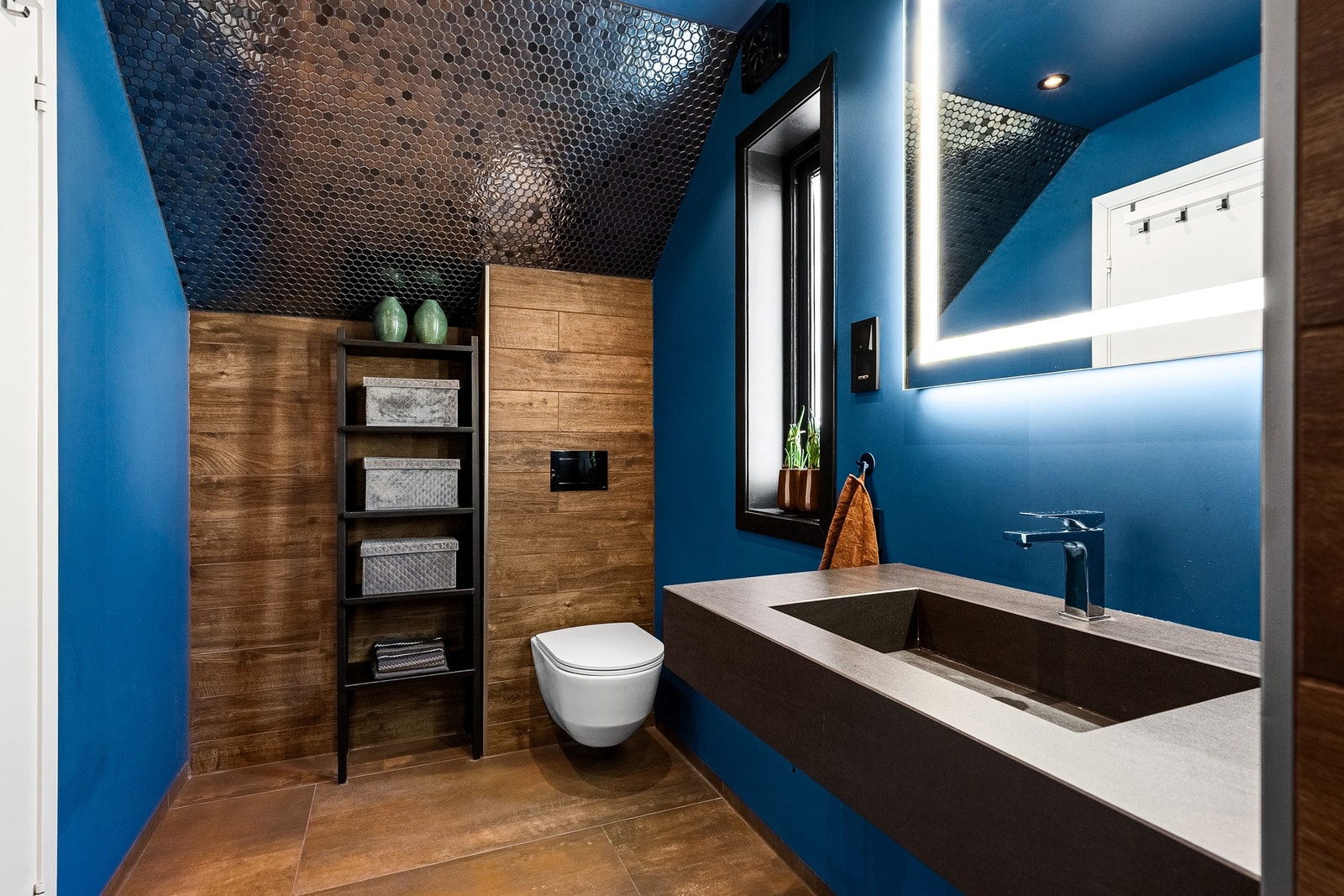 Romslig baderom. Galleribilde