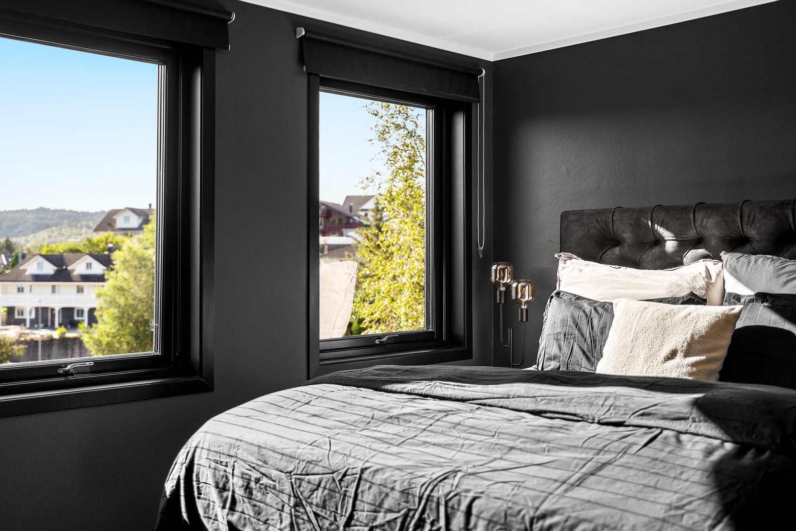 God plass til dobbeltseng og garderobeløsning. Galleribilde