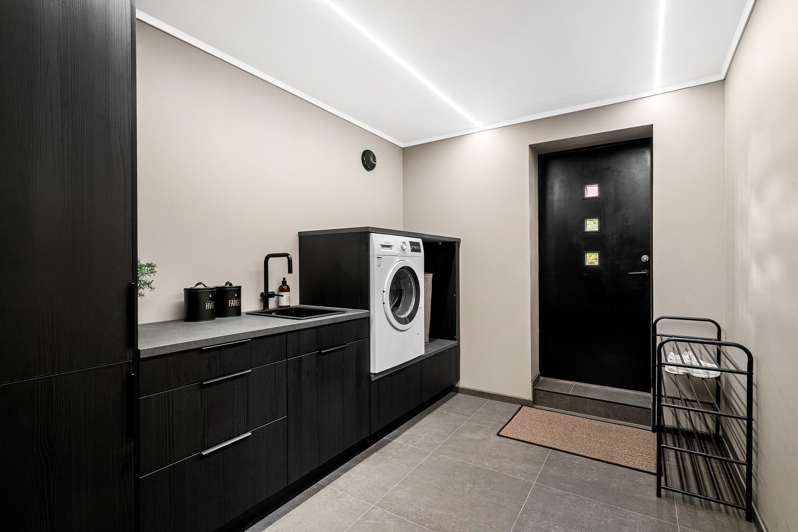 Oppgradert vaskerom og bi-inngang. Galleribilde