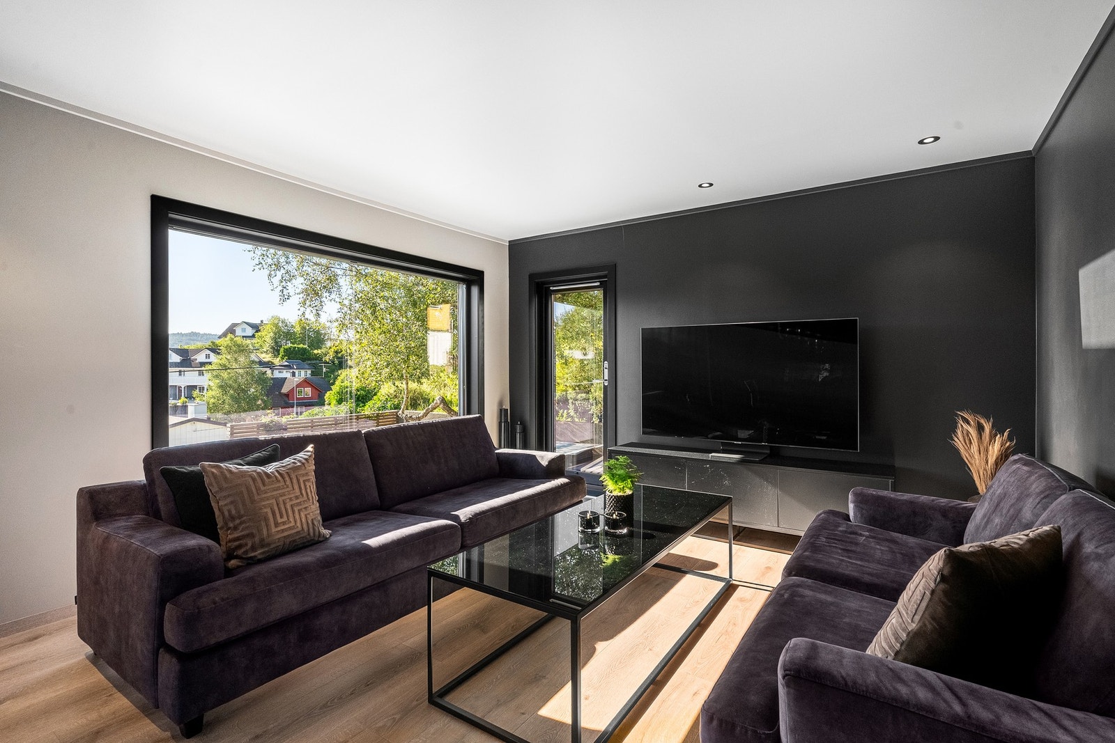 Stuen kan enkelt møbleres i ulike soner. Galleribilde