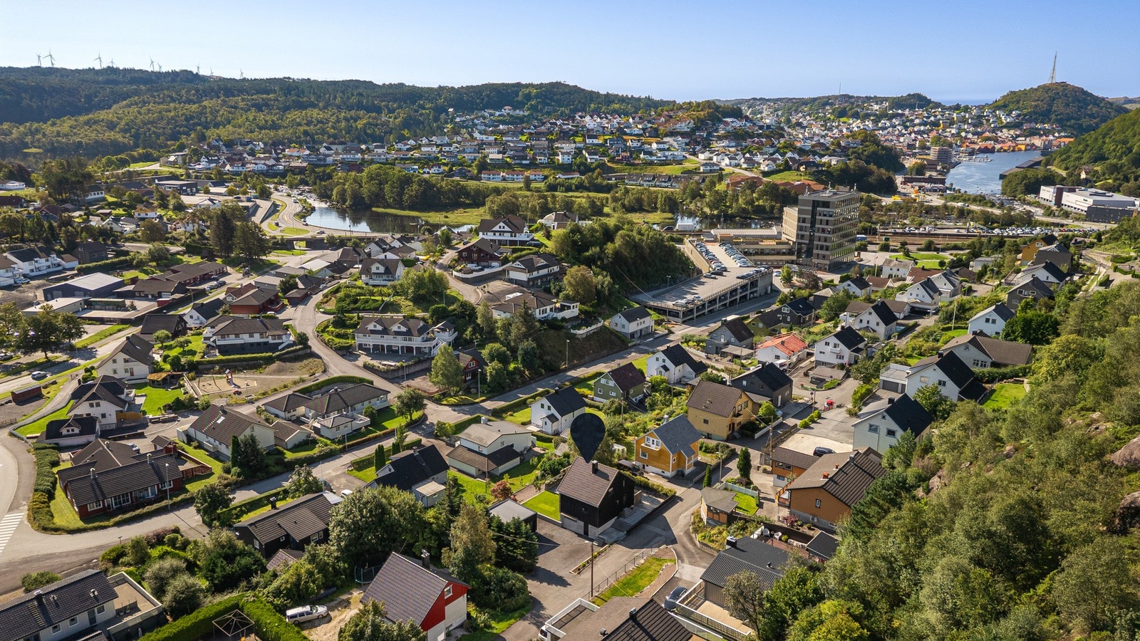 Området er kjent for sine gode solforhold, luftige beliggenhet og fine utsiktsmuligheter mot byen og de naturskjønne omgivelsene. Galleribilde