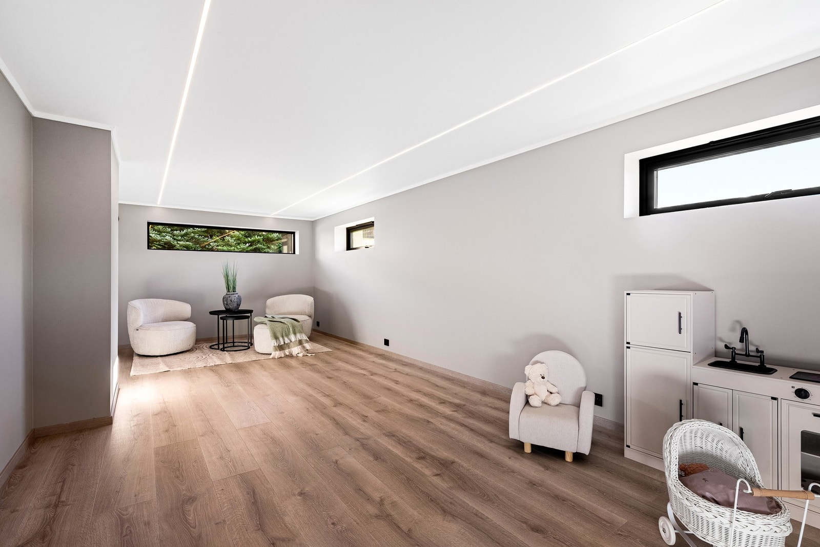 Kjellerstue med flere bruksområder. Galleribilde