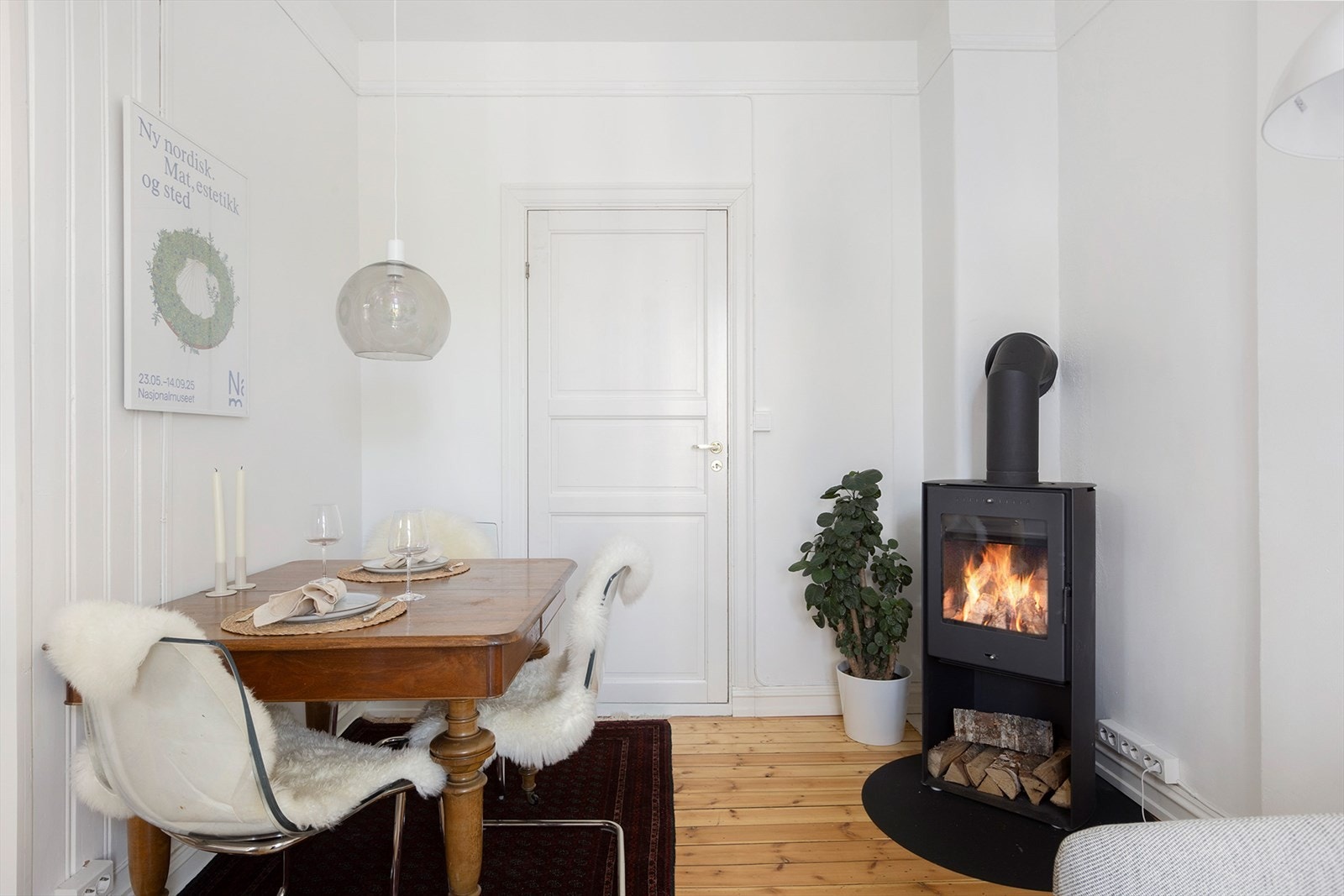 Her er det god plass til spisebord hvor du kan invitere venner og familie til hyggelige sammenkomster. Galleribilde