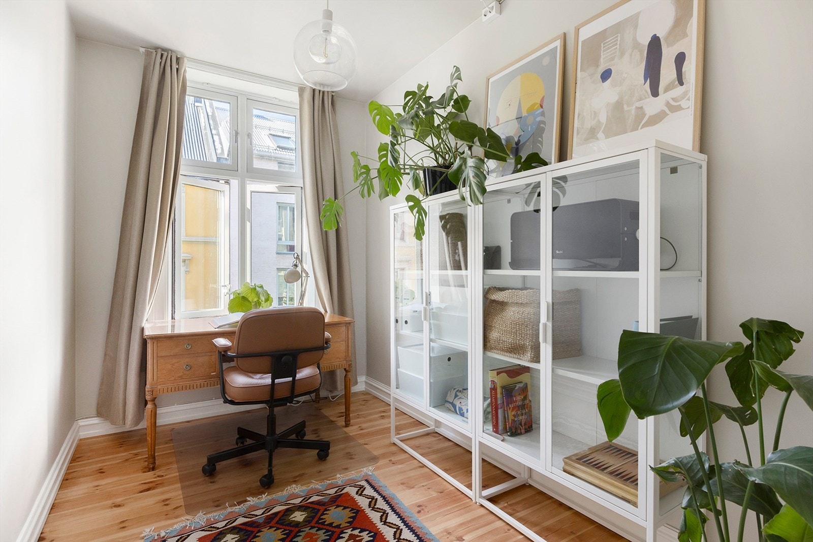 Et praktisk rom som egner seg godt som kontor, gjesterom eller barnerom, alt etter hva du ønsker. Galleribilde