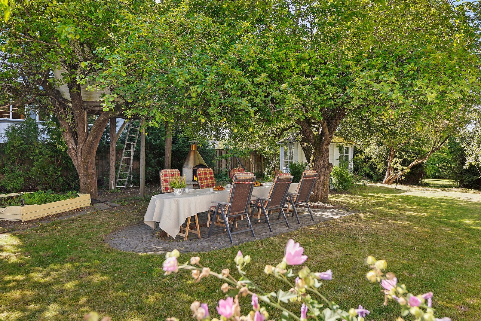 Unik familiebolig med atmosfære og en oase av en hage på nesten 1,2 mål Galleribilde