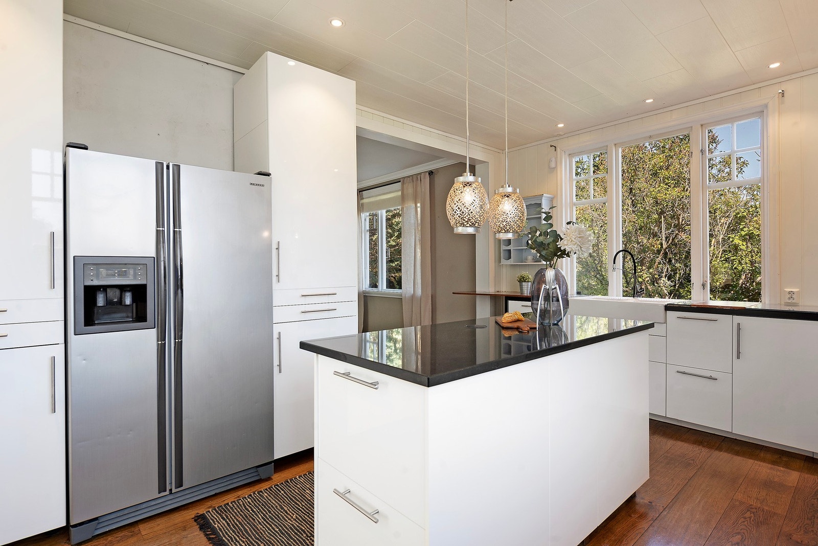 Legg merke til det flotte kjøleskapet som følger med gratis. Galleribilde