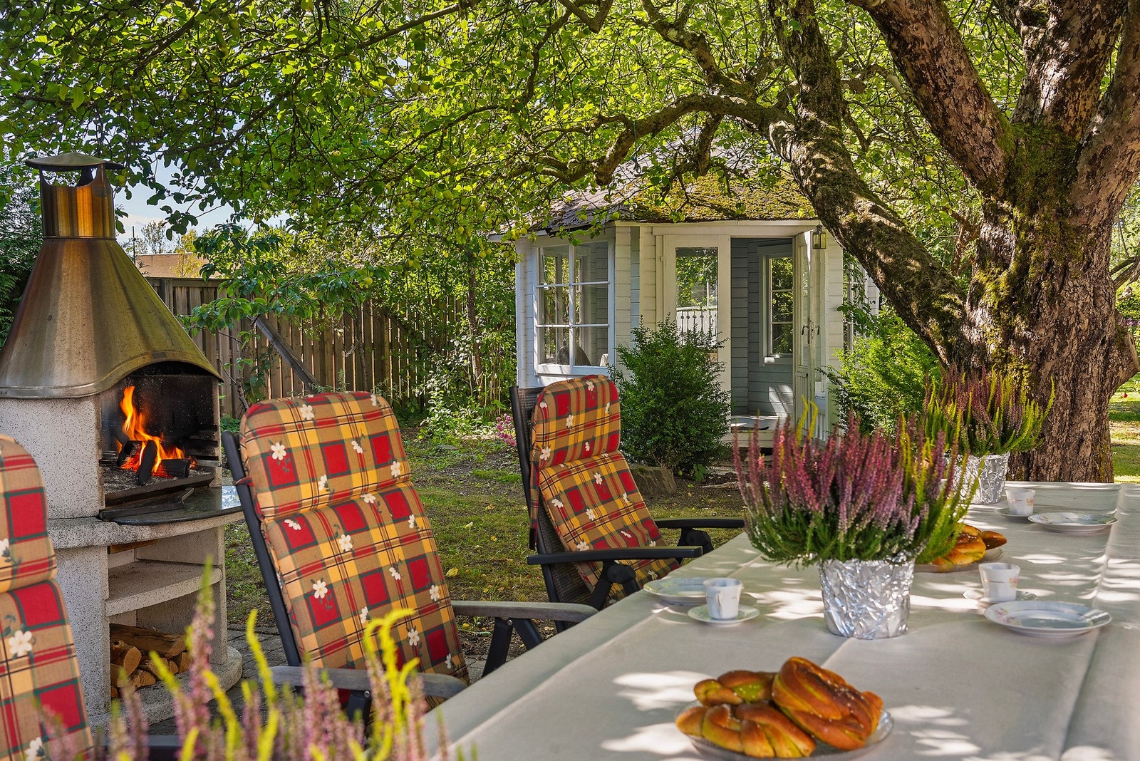 Harmoni mellom hus og hage Galleribilde