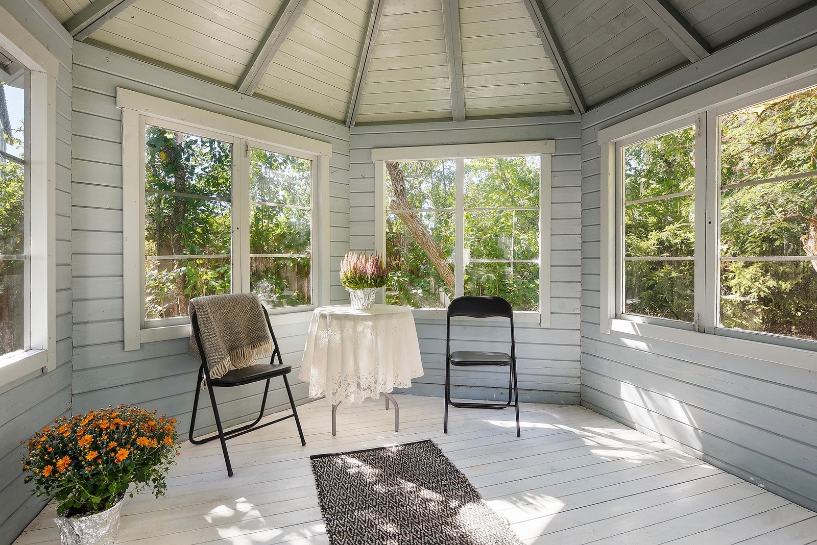 Nydelig lysthus og et stort anneks Galleribilde