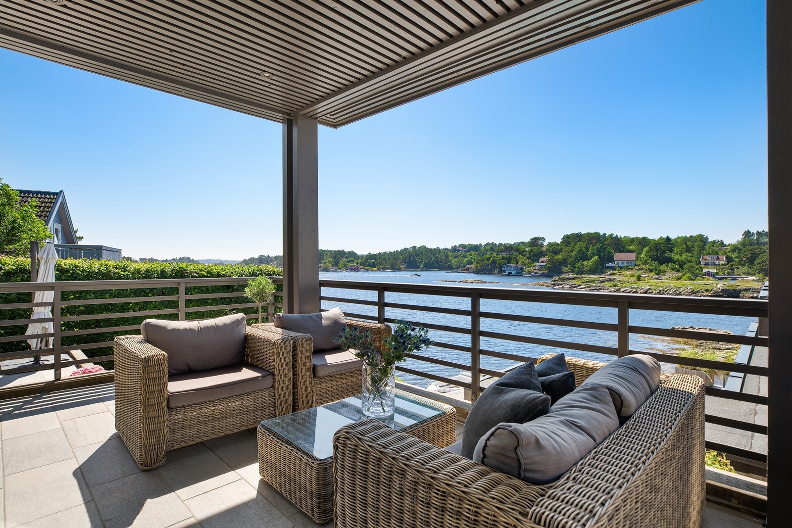 Det er flere terrassesoner så her har man mange soner for avslapning Galleribilde