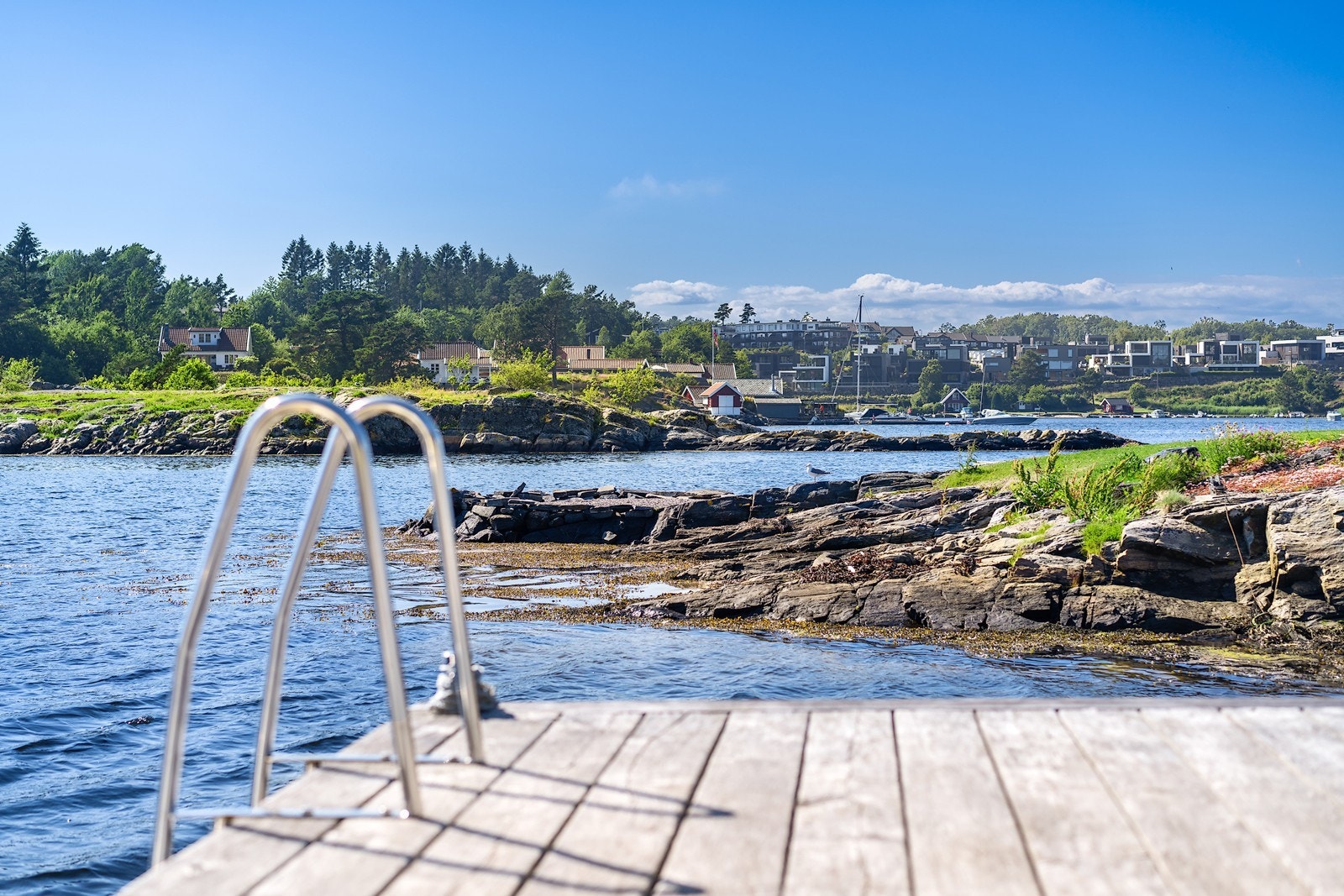 Badetrapp ned fra bryggen Galleribilde