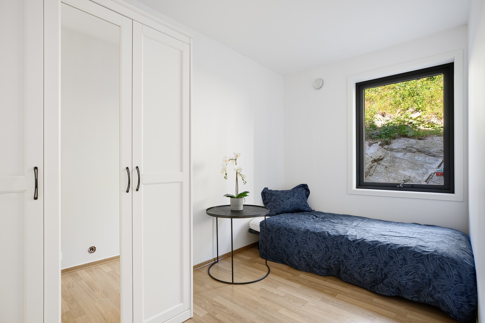 Godkjent utleiedel: Soverom av god størrelse med plass til seng og garderobemøblement Galleribilde