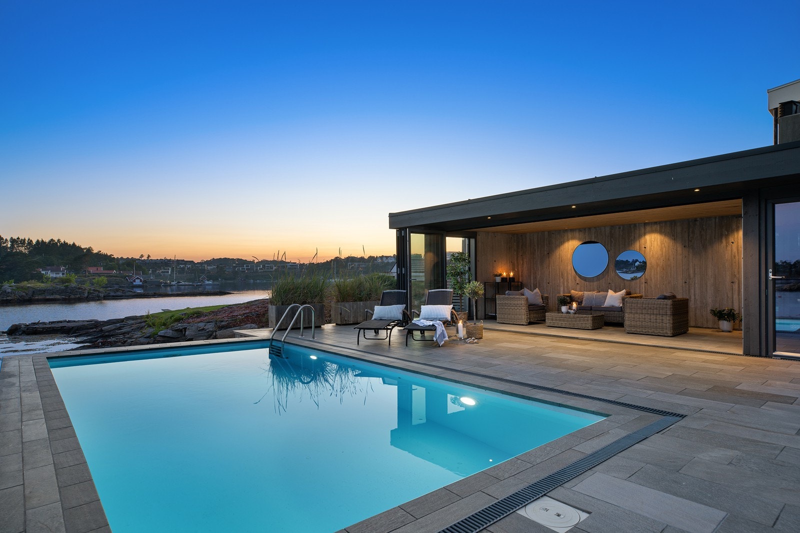 Bassenget er oppvarmet med motstrømsanlegg og holder 31 grader Galleribilde