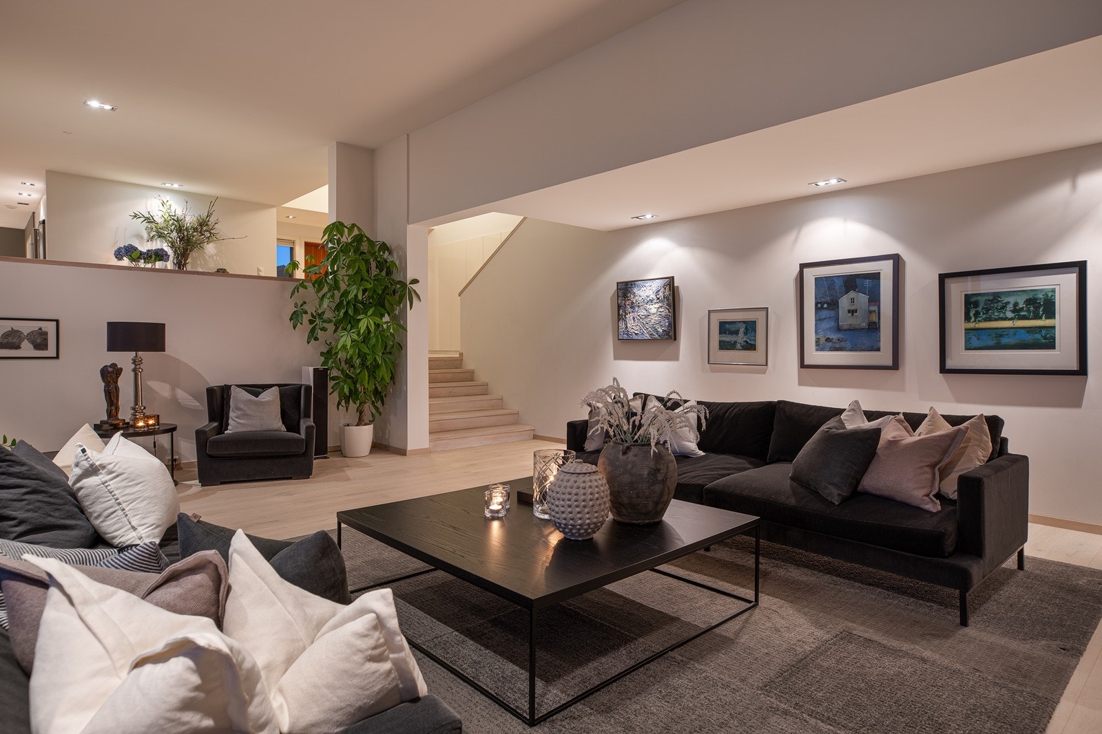 Det er god plass til både familie og venner og er perfekt for avslapning eller sosiale sammenkomster Galleribilde