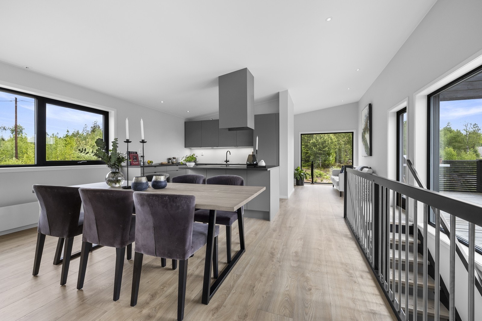 Boligen blir presentert av Krister Johnsen Støme v/EiendomsMegler 1. Galleribilde