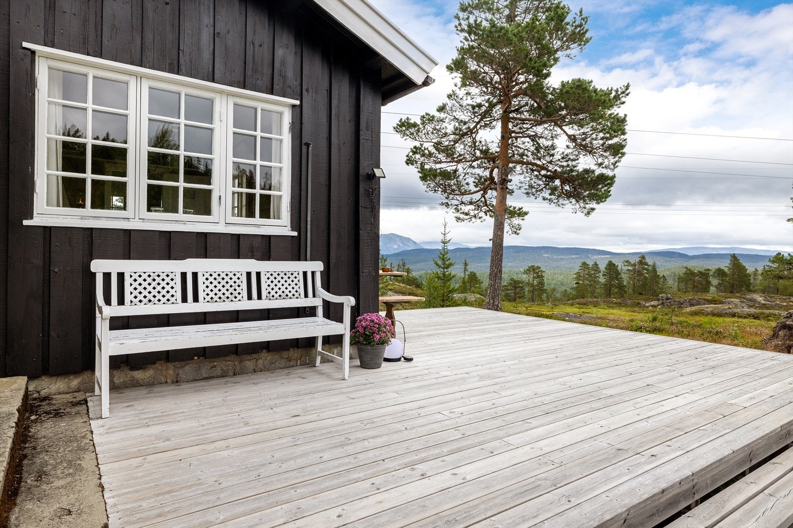 Her får du en tidløs atmosfære - perfekt for deg som søker ro og ekte hyttestemning. Galleribilde