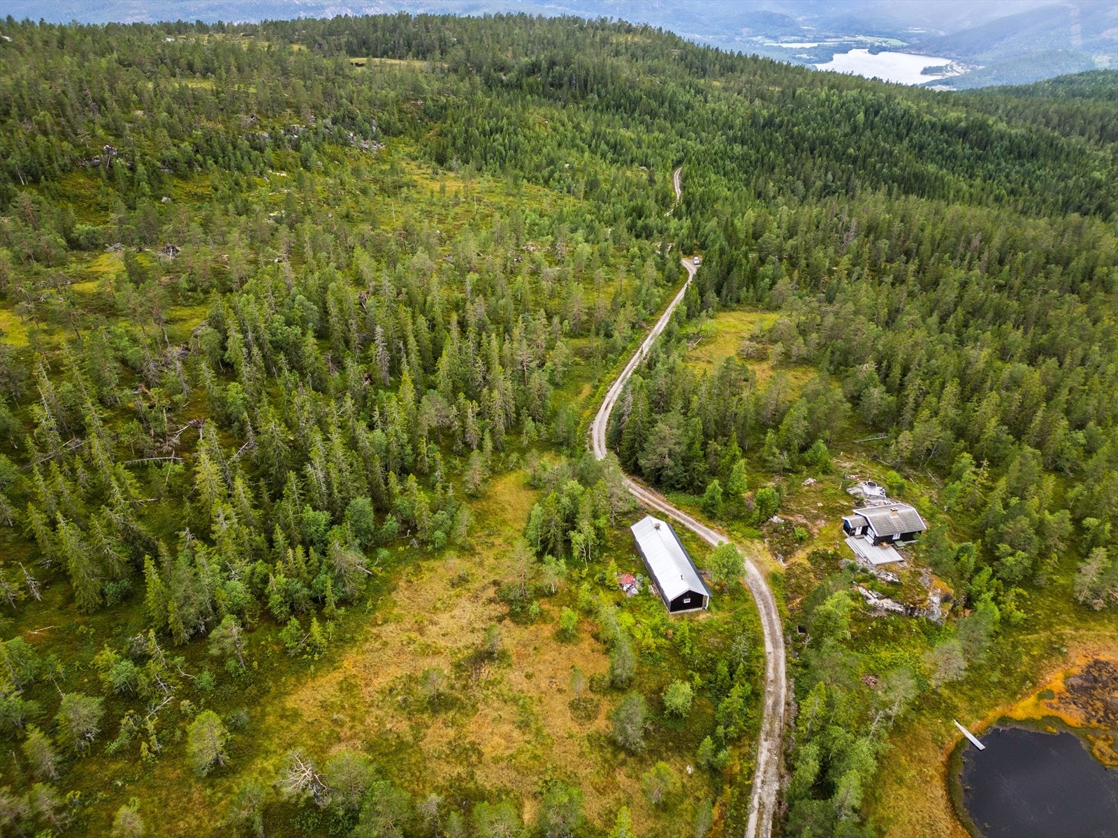 Her får du med andre ord en beliggenhet som kombinerer tradisjonell hyttesjarm med god tilgjengelighet. Galleribilde