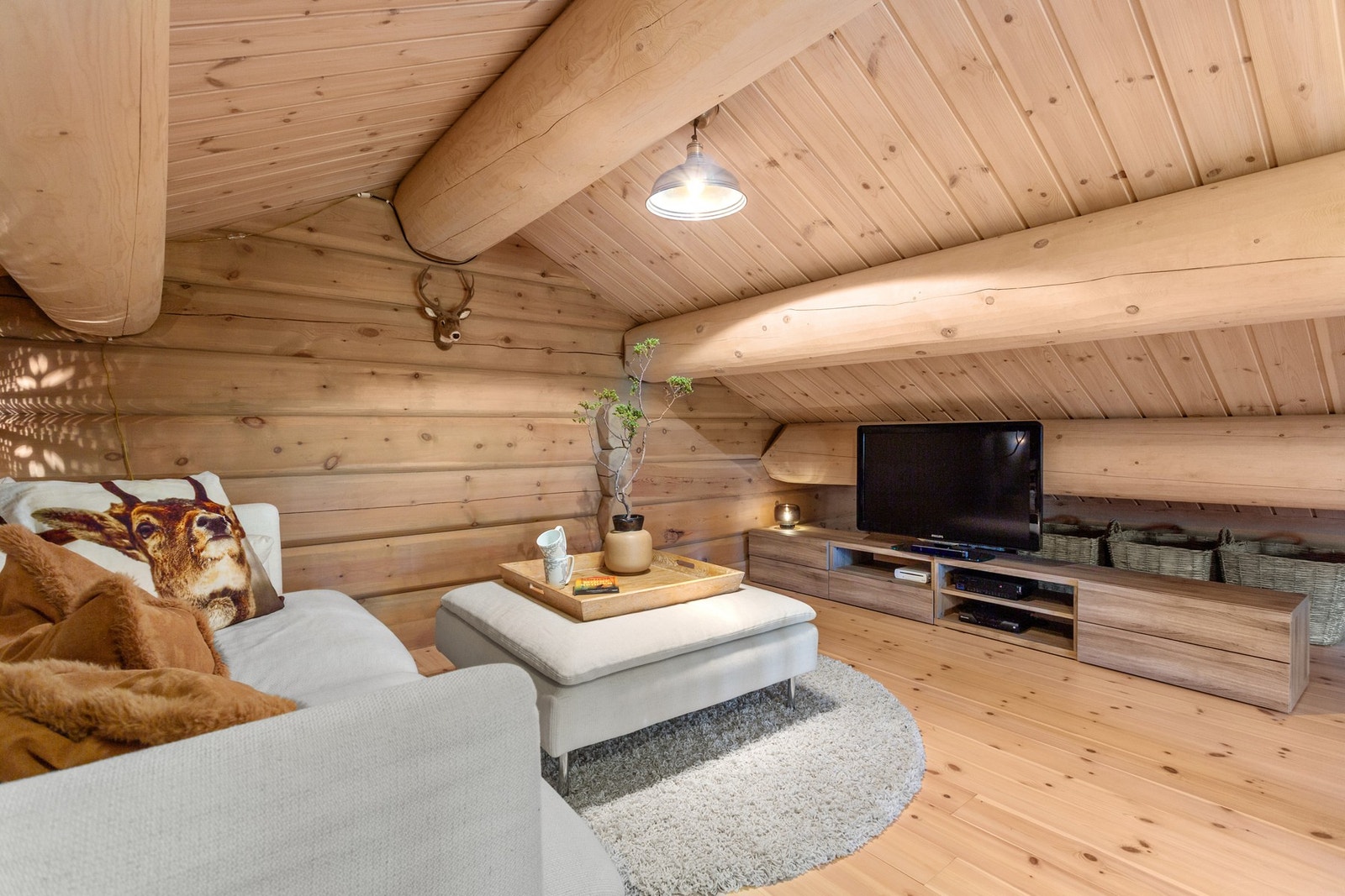 TV-stue på hems. Galleribilde