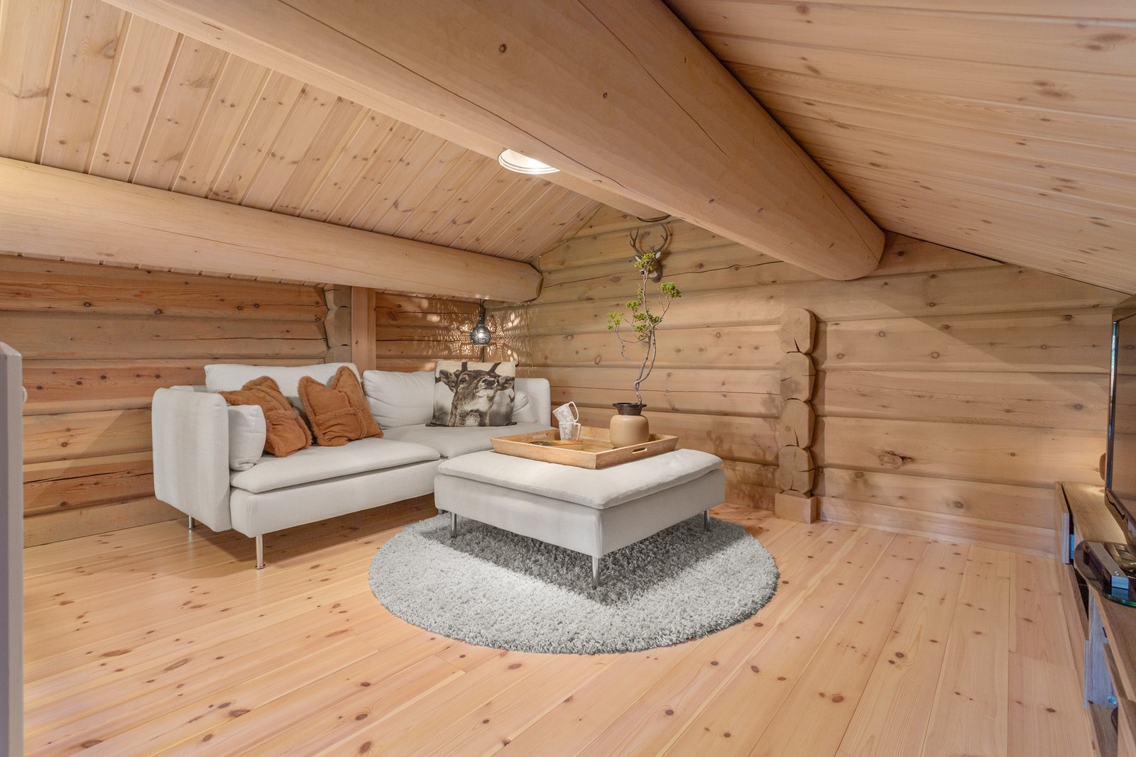 TV-stue på hems. Galleribilde