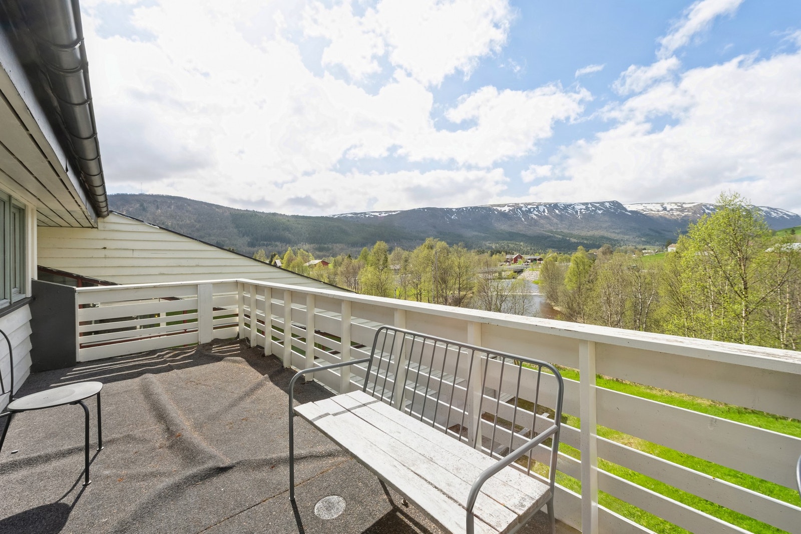 Romslig balkong med en fantastisk utsikt. Galleribilde