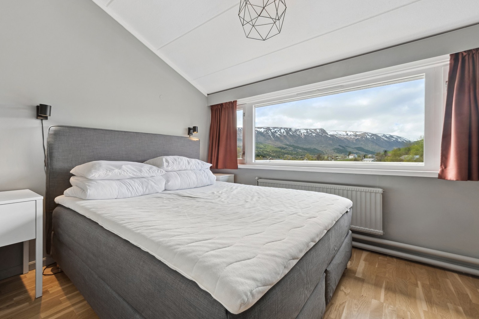 Leiligheten har to soverom på hhv. 8,5 og 5 kvm. Galleribilde