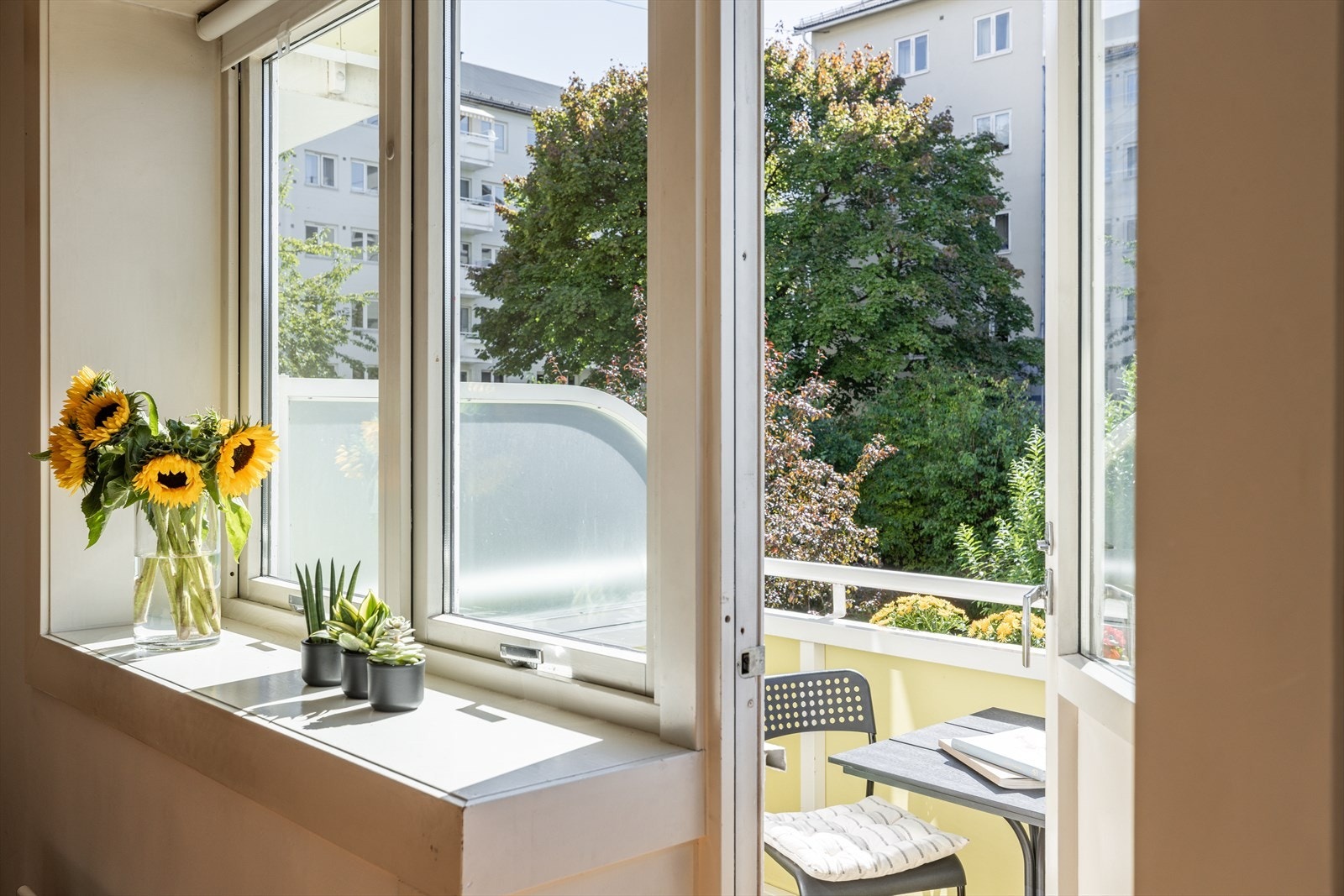 Vi beveger oss ut til den luftige balkongen. Galleribilde