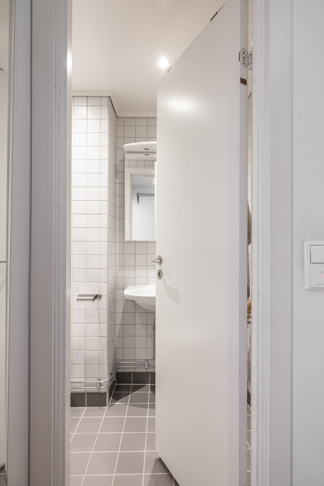 Pent og moderne bad totalrenovert av borettslaget i 2006. Galleribilde