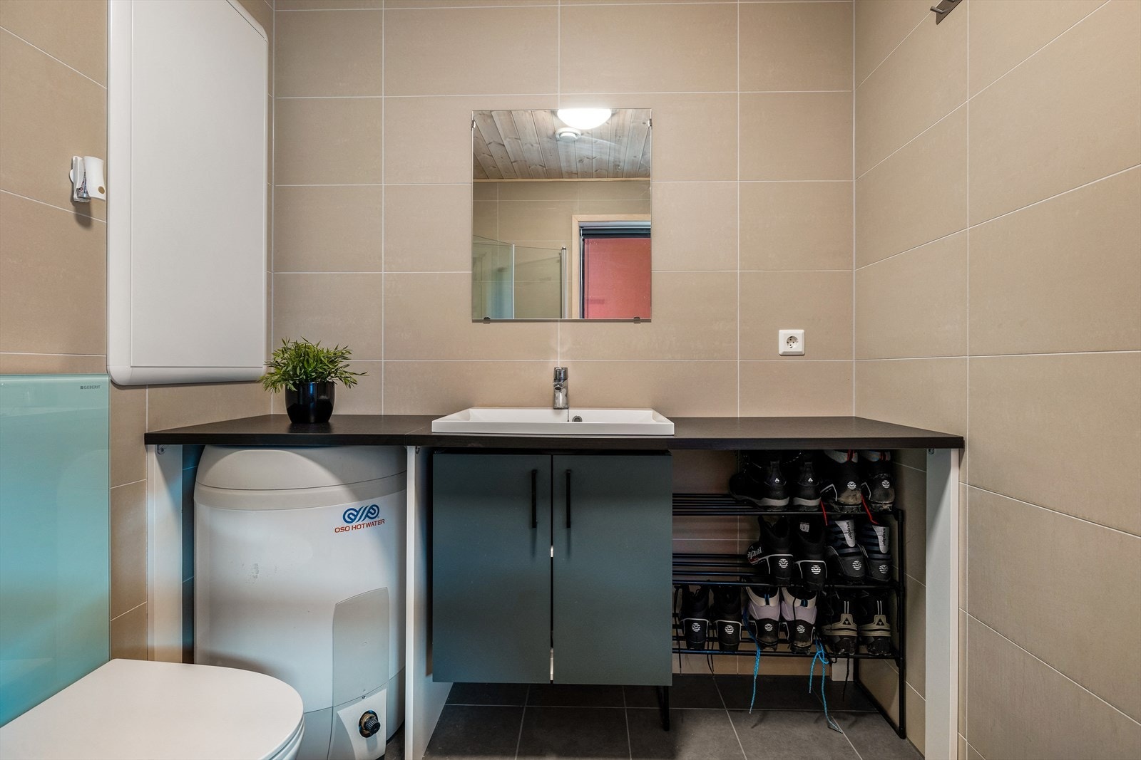 Her er det lagt opp til at man kan tørke våte sko. Galleribilde