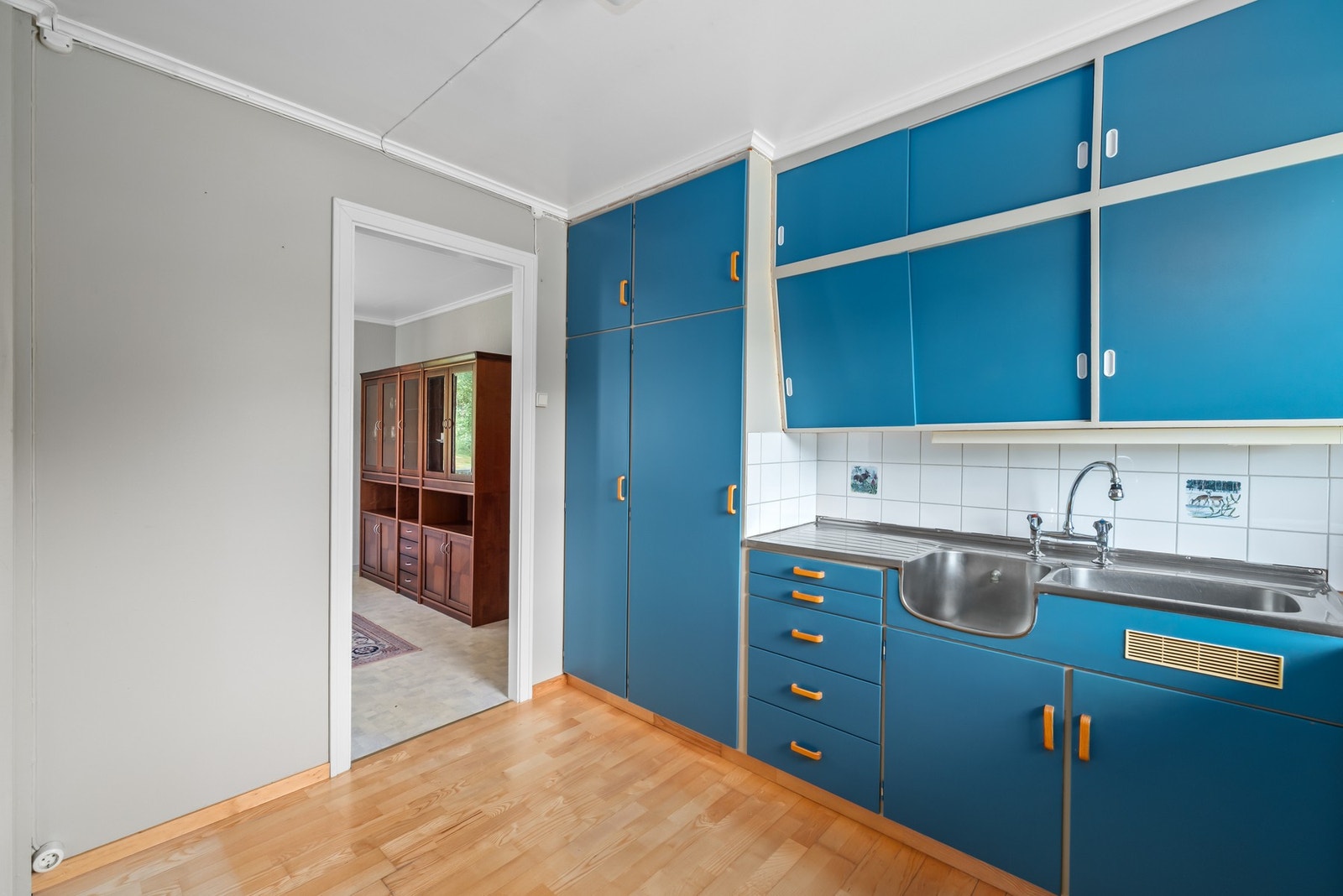 Kjøkkenet ligger adskilt fra stua. Galleribilde