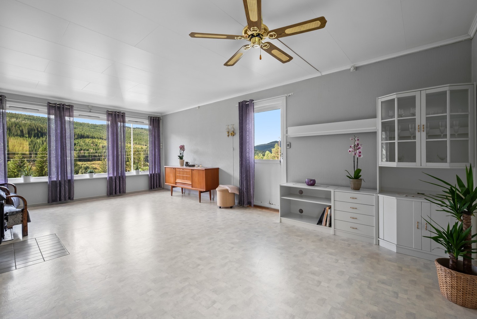 Boligen har mye potensiale med god størrelse på rommene. Galleribilde