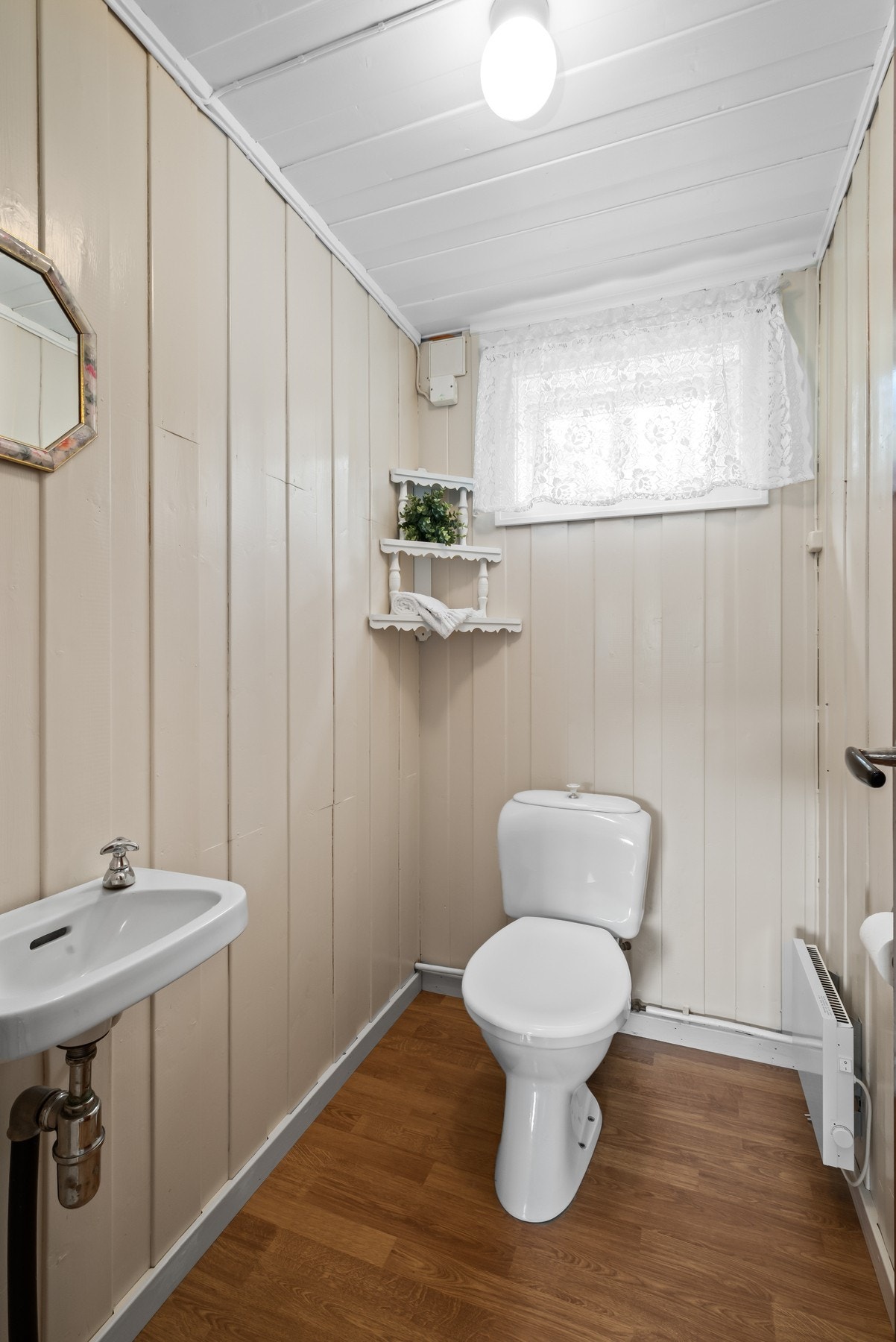 Toalettrom. Galleribilde