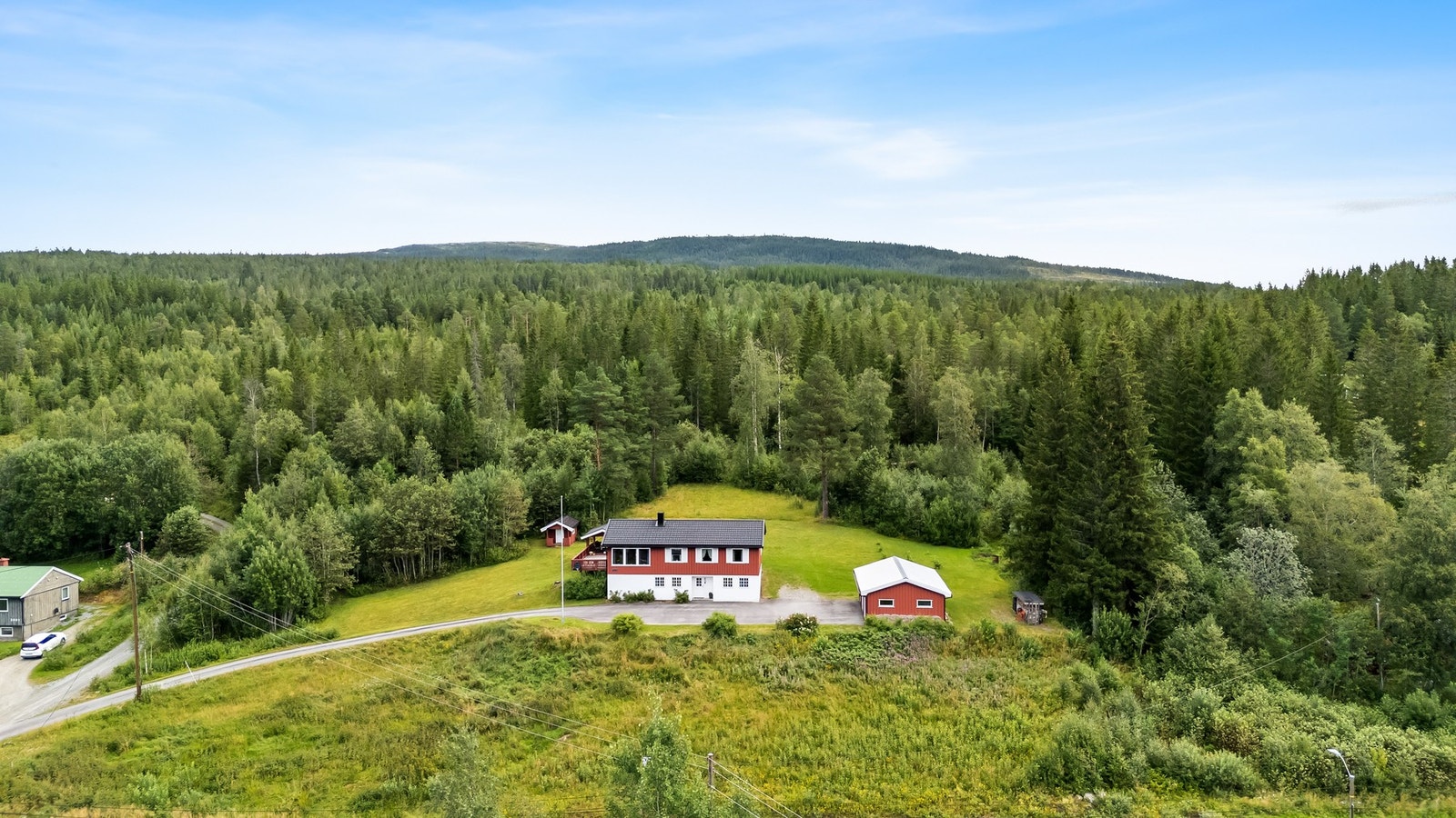 Boligen ble oppført i 1966 og fikk et tilbygg i 1991. Galleribilde