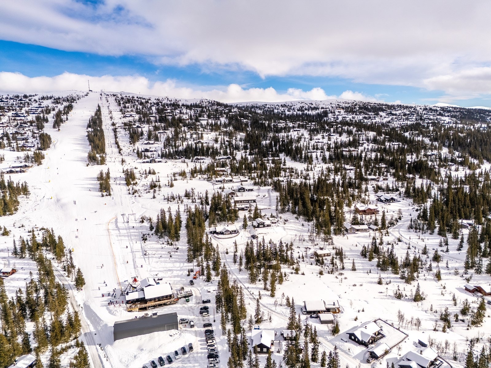 Haglebu skisenter - Et familievennlig skisenter med flere heiser og nedfarter, samt serveringsmuligheter. Galleribilde