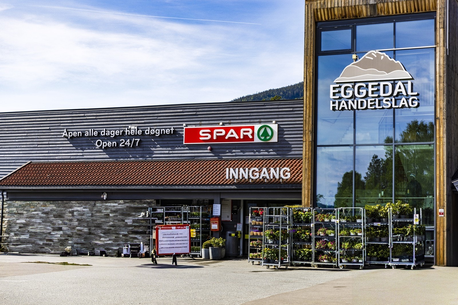 Helgehandelen gjøres enkelt i Eggedal sentrum i kort avstand fra hytta. Galleribilde